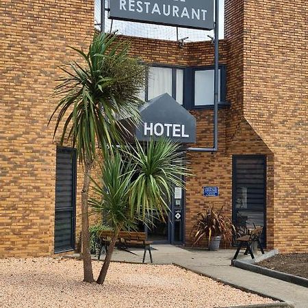 Hotel L'Etoile Aeroport - A61 Carcassonne Exterior foto